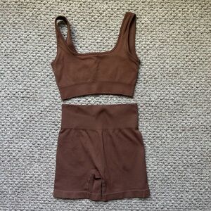 Brown workout set